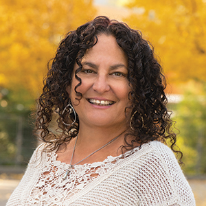 Lori Davis head shot